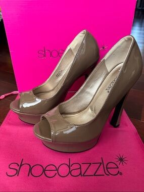 Shoe Dazzle Taupe Patent Peep-Toe Platform Heels